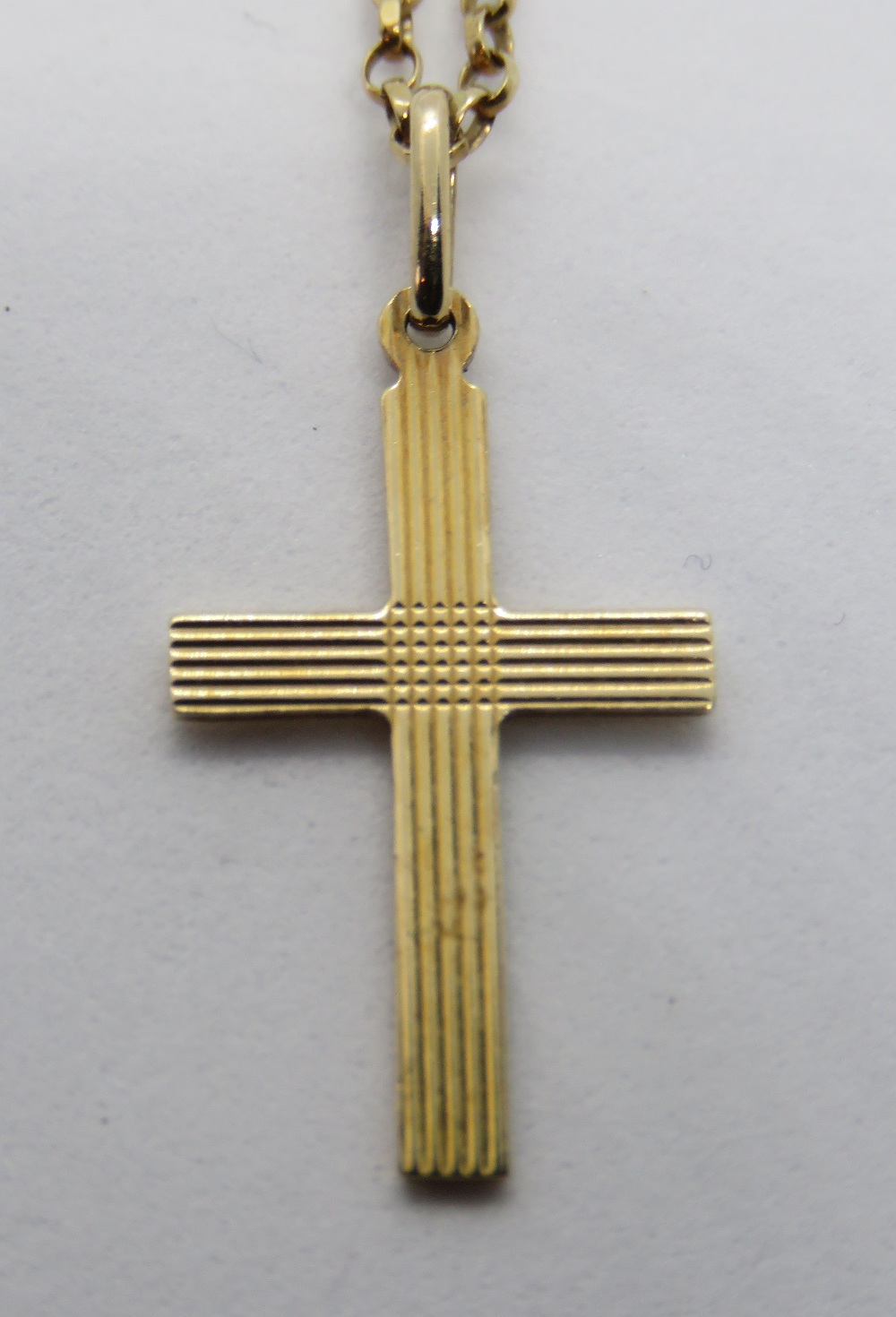 A 9ct gold crucifix on 9ct gold chain necklace, 3.2g. - Image 2 of 4