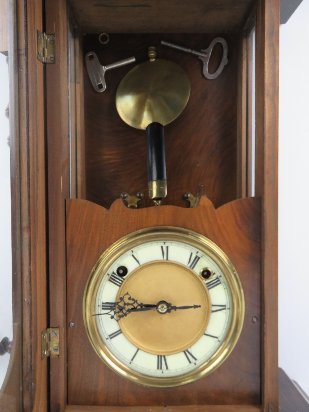 An early 20th century pine and mahogany Viennese wall clock, 6" dial, enamel chapter ring, - Image 4 of 4