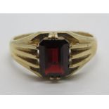 A mens garnet ring, octagonal cut (approx 8.9 x 6.7 x 3.9mm), hallmark indistinct, size S, 4g.