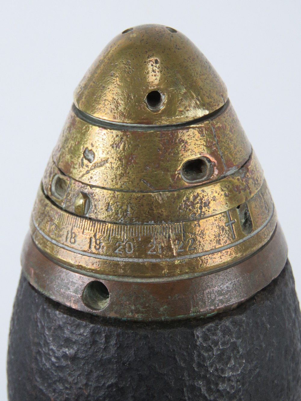 An inert WWI 18lb artillery shell, dated 1918 and marked, measuring 58cm high. - Image 2 of 4