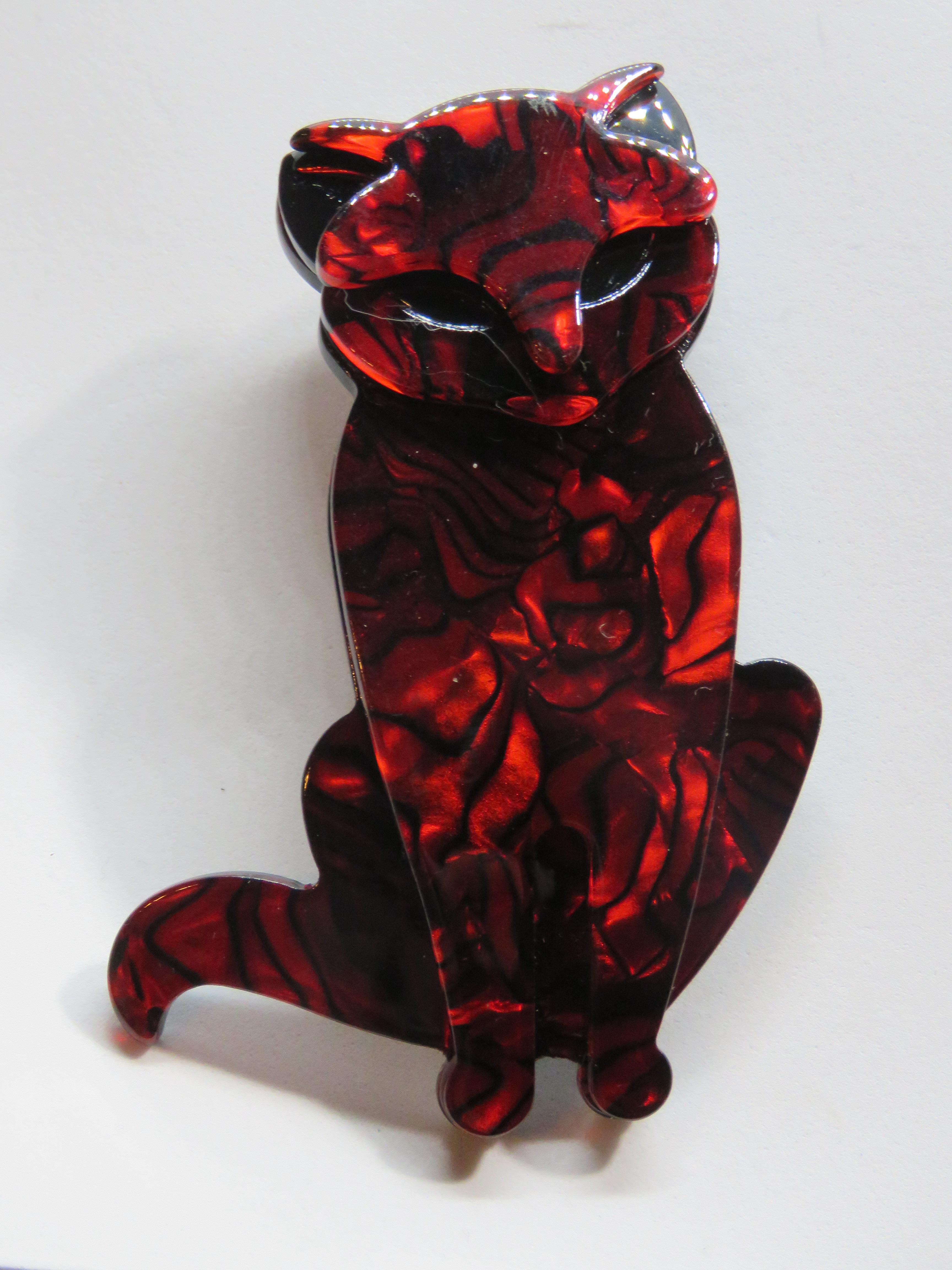 An overlaid plastic brooch in the style of Lea Stein in the form of a cat, 7.5cm in length.