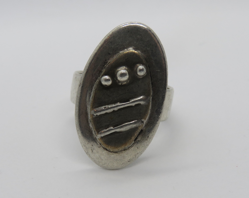 A white metal abstract design ring, no a