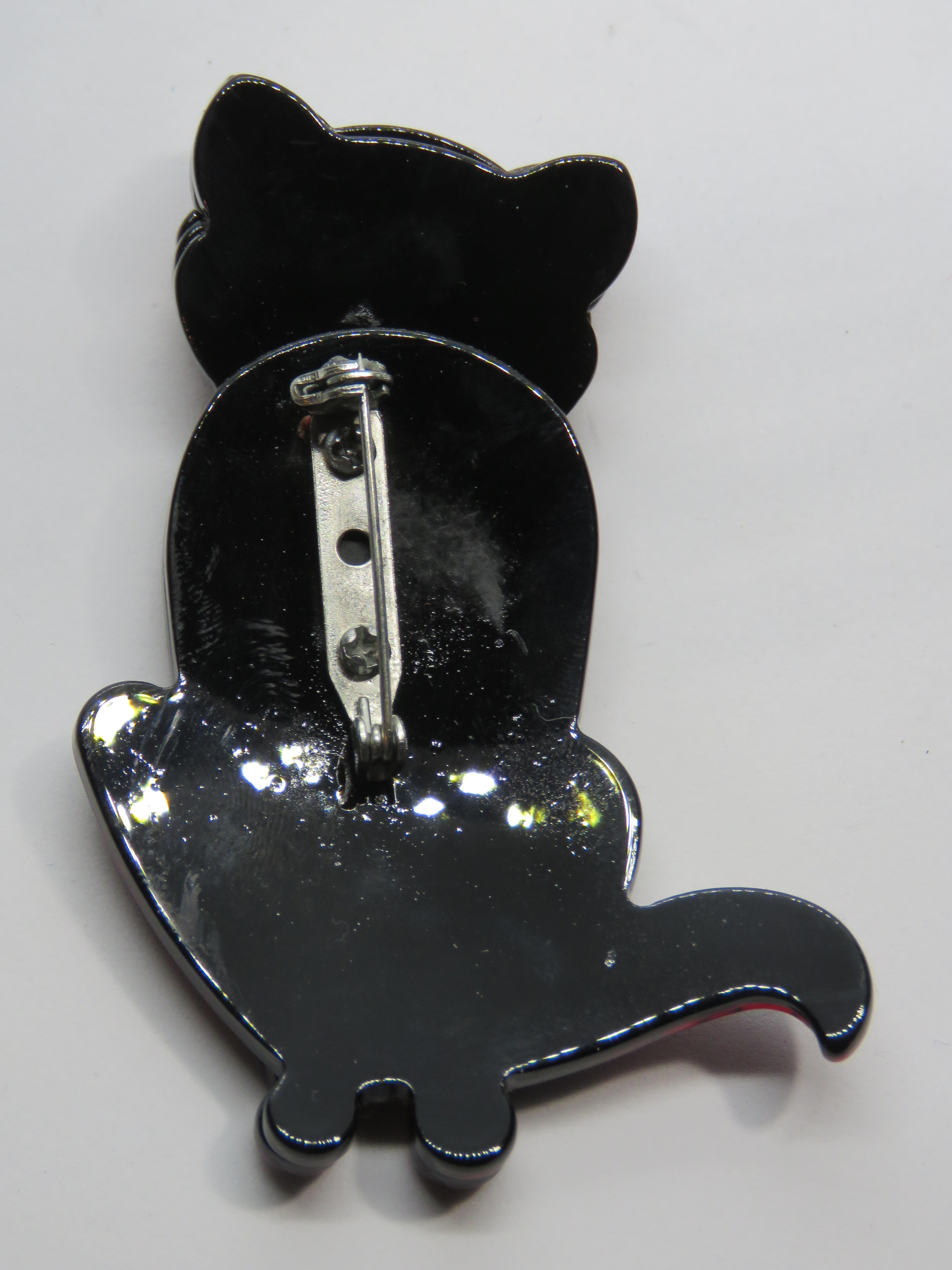 An overlaid plastic brooch in the style of Lea Stein in the form of a cat, 7.5cm in length. - Image 2 of 2