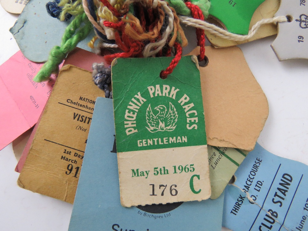 A quantity of assorted vintage horse racing entrance and club badges, - Image 4 of 7