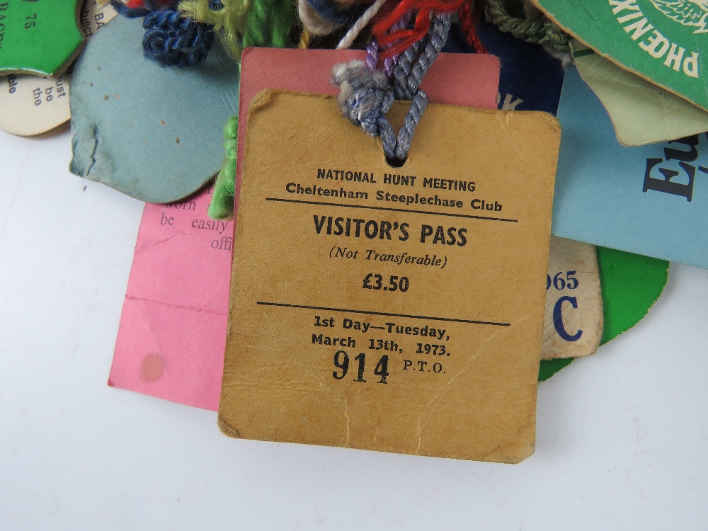 A quantity of assorted vintage horse racing entrance and club badges, - Image 5 of 7
