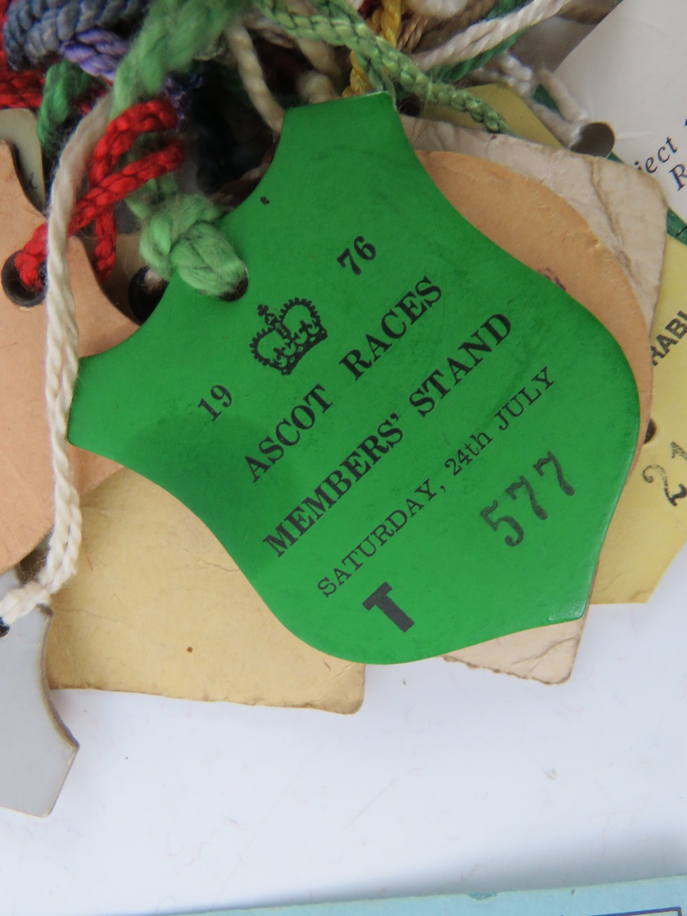 A quantity of assorted vintage horse racing entrance and club badges, - Image 2 of 7