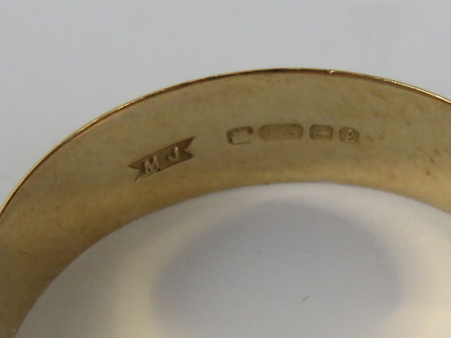 A 9ct gold ring, plain band, hallmarked 375, 2.7g. - Image 2 of 2
