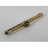 A 9ct gold Edwardian bar brooch having blue/green gemstone to centre, stamped 9ct, 4.3cm wde, 1.3g.