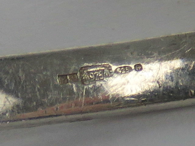 A HM silver bangle having open leaf pattern, 15mm wide, hallmarked 925 and further stamped 925. - Image 2 of 3