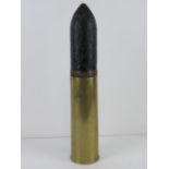 A 25pr Mk2/1 shell casing with shell hea