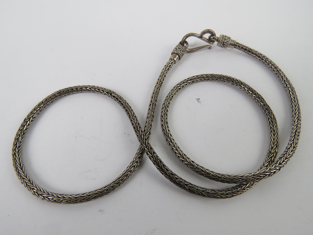 An unusual and substantial silver chain - Image 2 of 3