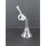 A single hand blown double spiral Edwardian glass dinner horn standing 20cm high in fully working