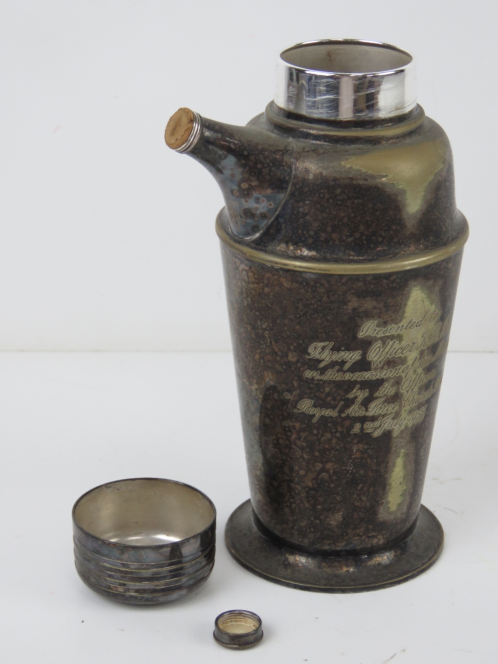 A Walker & Hall silver plated cocktail shaker 'Presented to Flying Officer K R Hall on the Occasion - Image 4 of 4