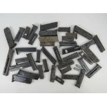 A quantity of assorted pistol magazines. Approx 41.