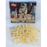 A vintage Airfix Astronauts kit, H0-00 scale, 59 pieces.