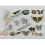 A quantity of 20th century brooches including 925 silver bar brooch a/f, cat, butterflies,