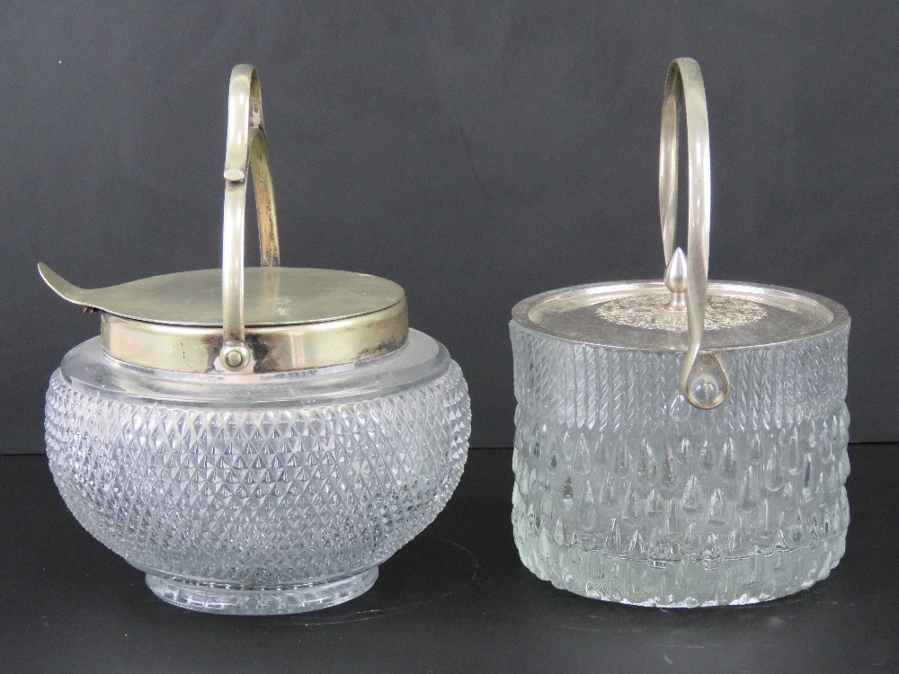 Two good cut glass wafer / biscuit barrels, each with nickel plated lids and handles. - Bild 2 aus 2
