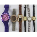 A quantity of vintage and contemporary wrist watches including Sekonda, Timex,