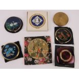 A quantity of vintage compacts including a Vogue Vanities Oriental influence compact,