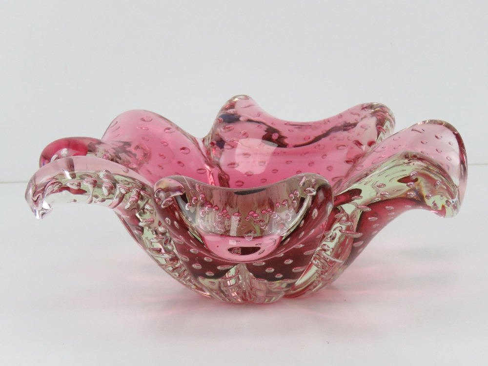 An art glass bowl in the form of a four leave clover, pink ground, having bubble pattern throughout. - Image 2 of 3