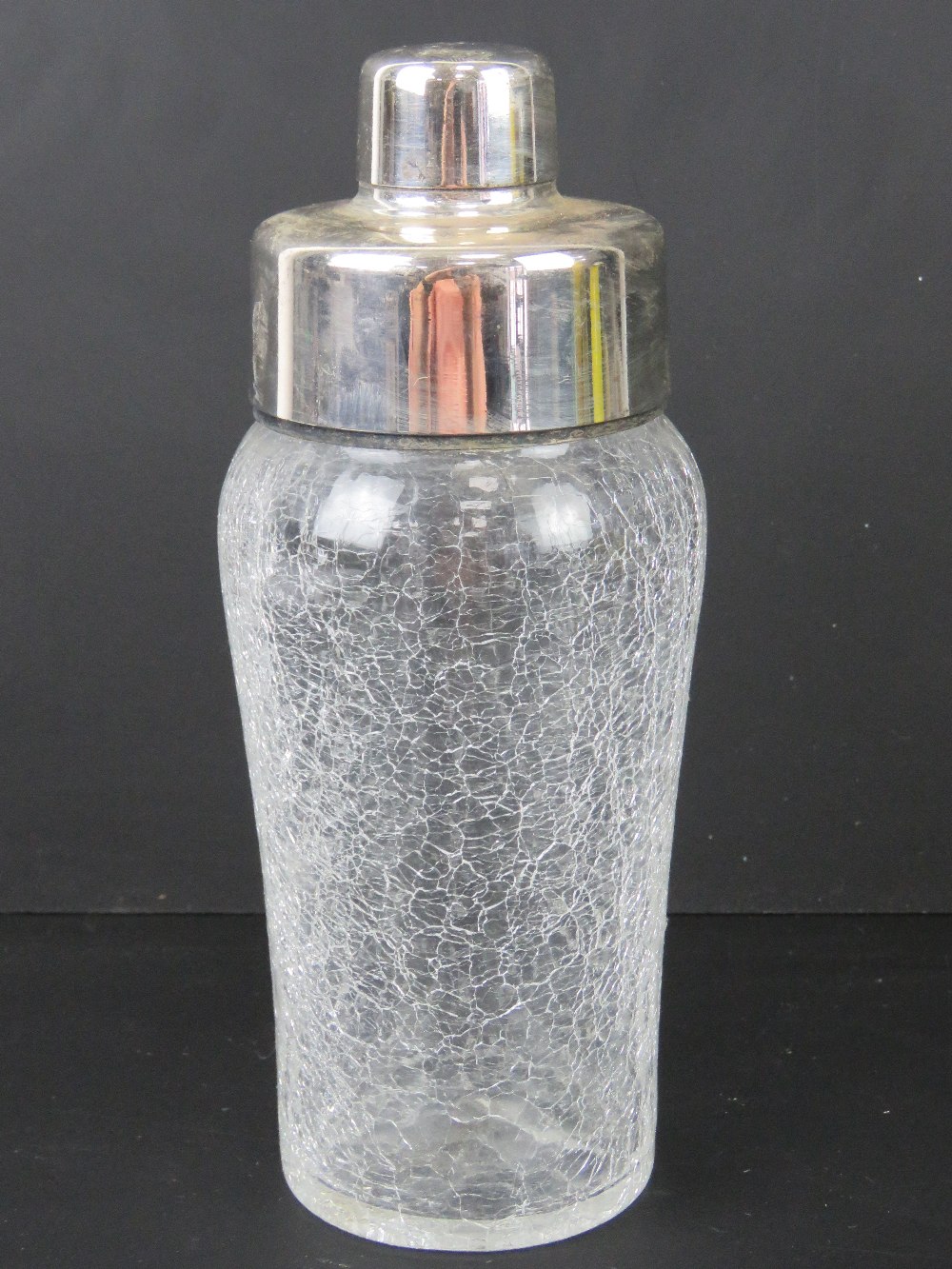 A crackle glass cocktail shaker (21cm high) together with three other crackle glass items being jug - Bild 4 aus 4