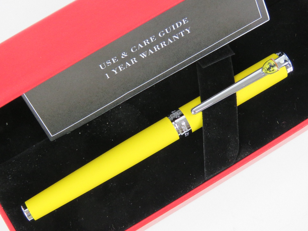 An Official Ferrari Sheaffer ball point pen in original box. - Bild 2 aus 5