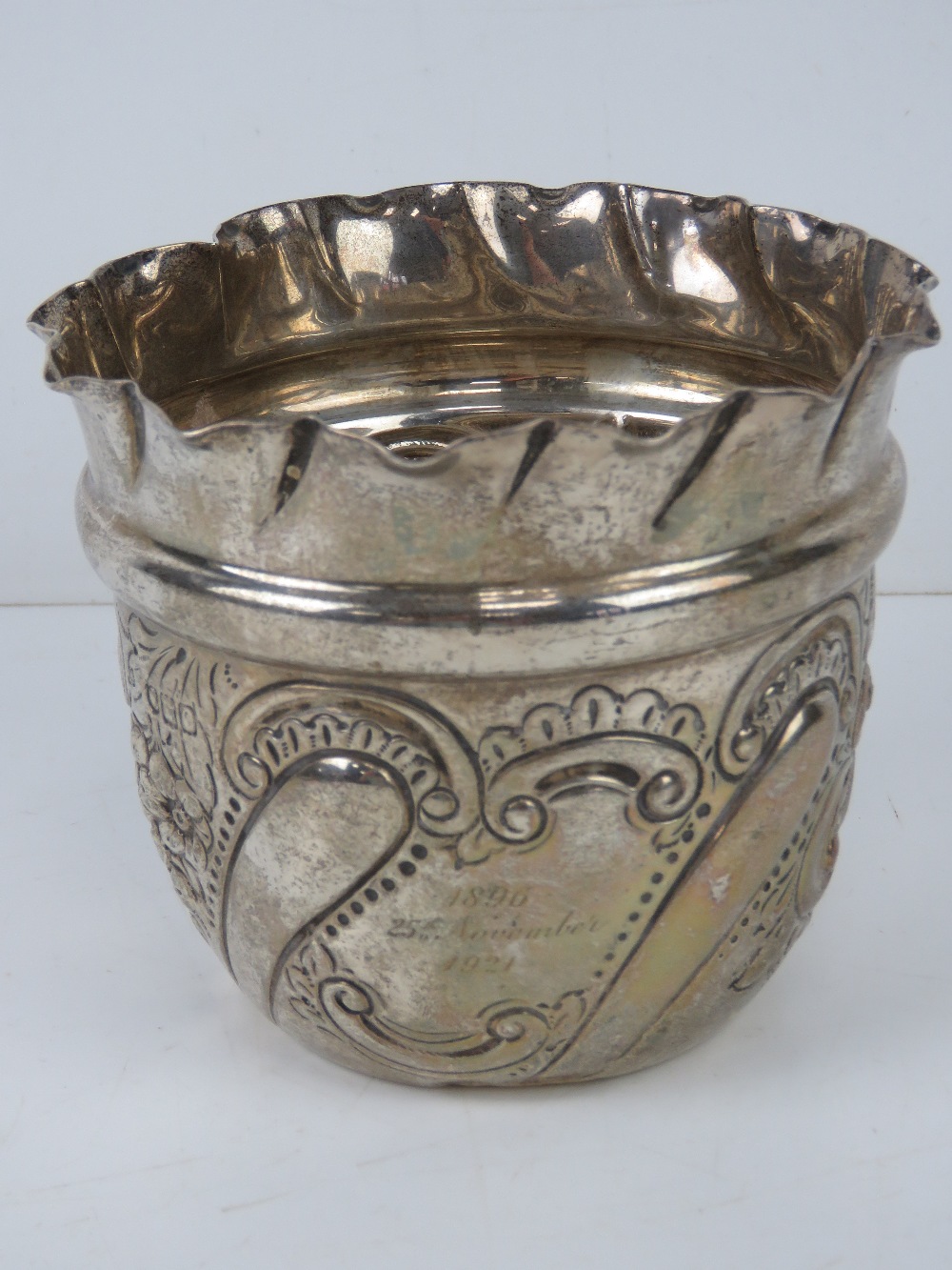 A HM silver repoussé planter having floral design, hallmarked London (date indistinct), 12cm dia, 4.