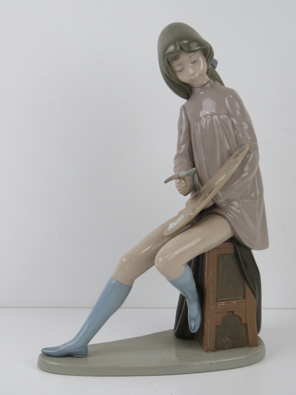 Nao figurine of a girl with artists palette and paintbrush (loose), 31.5cm high.