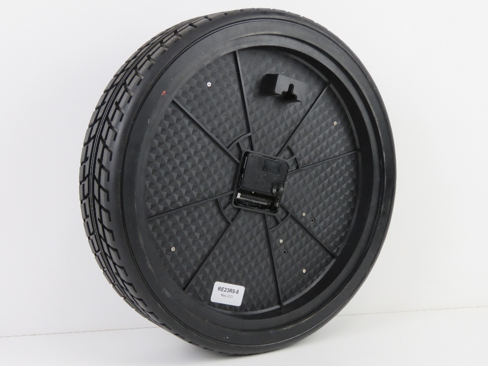 A contemporary wall clock in the form of a wheel having 'alloy', brake disc and caliper. - Bild 3 aus 3