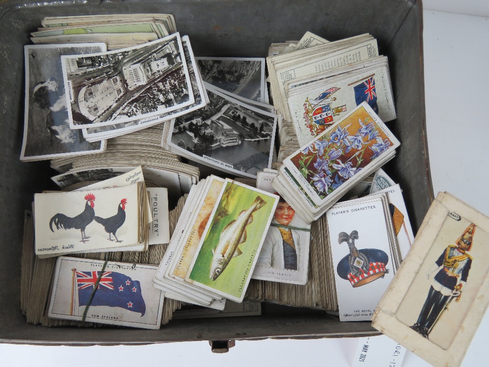 A vintage bluebird luxury biscuit tin co - Image 5 of 5