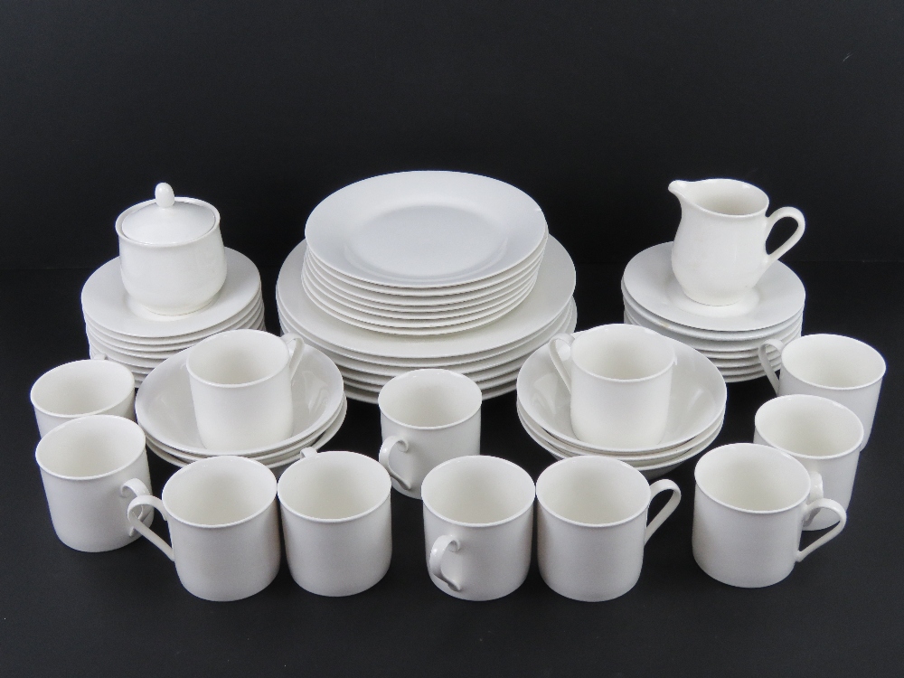 A quantity of Royal Doulton 'Regency Whi