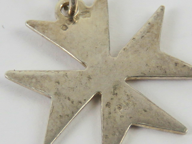A hallmarked silver Maltese cross pendan - Image 2 of 2