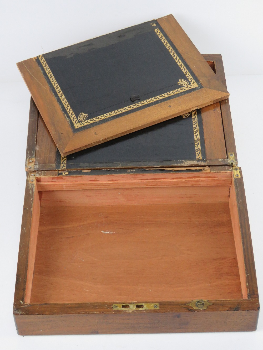 A Victorian mahogany writing box, lid li - Image 3 of 5