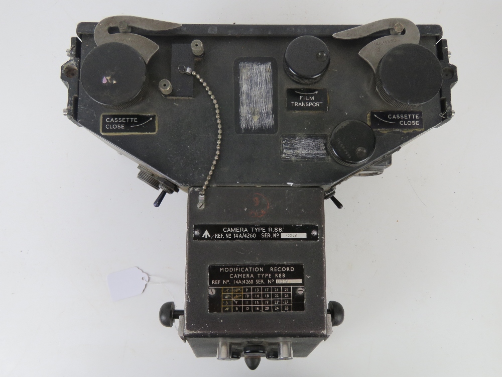 A c1960s Vulcan bomber air to ground camera having broad arrow upon, type R88, ref no 14A/4260, - Image 3 of 8