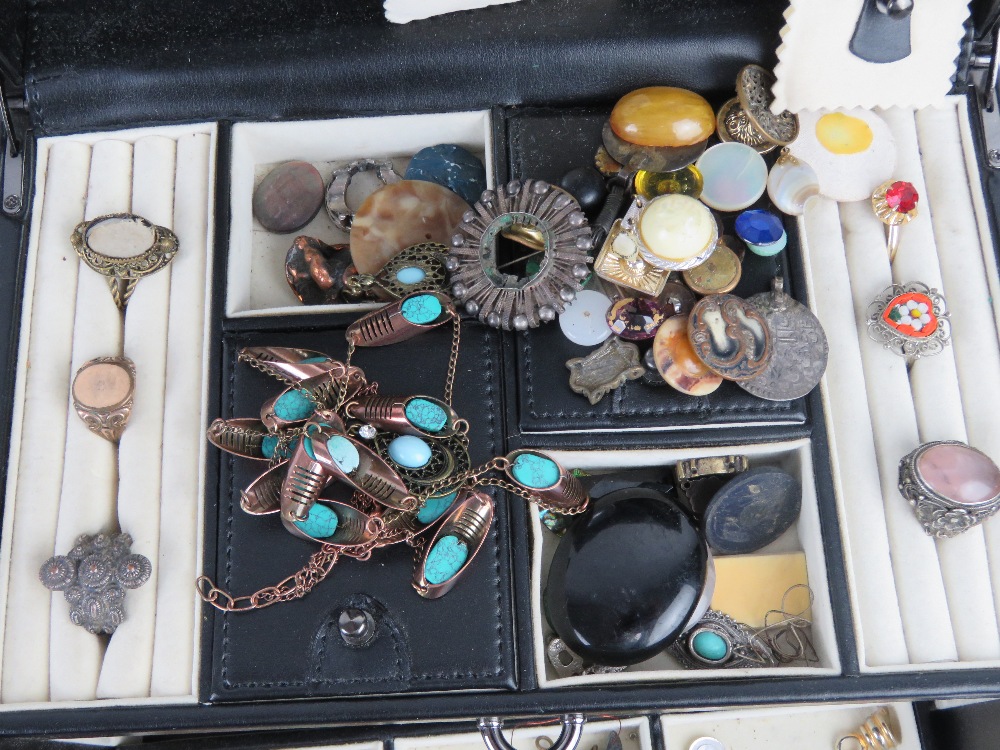 A large black leatherette jewellery box containing a quantity of assorted vintage jewellery, - Image 2 of 7