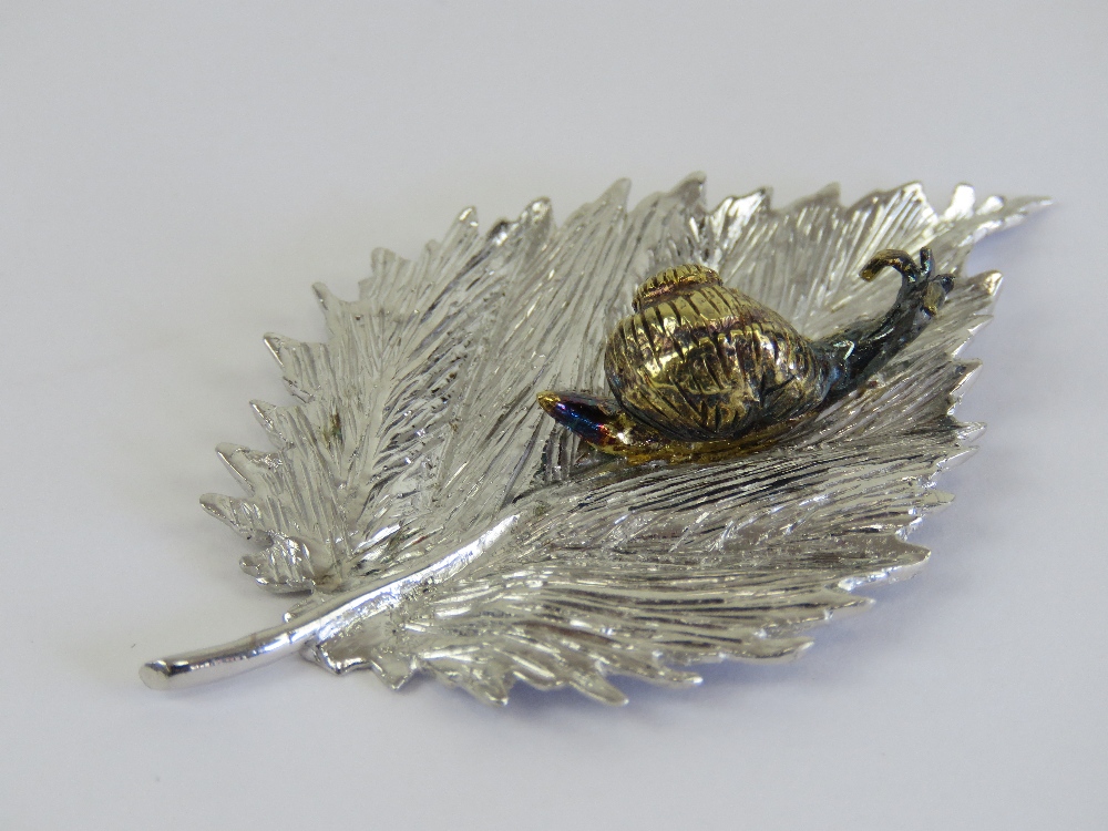 An unusual and superbly made HM silver ornament in the form of a gilded snail upon a leaf, - Image 2 of 3