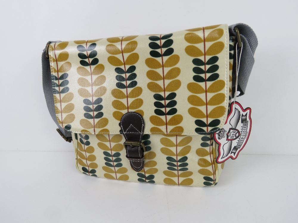 A leaf patterned handbag in yellow 'as n