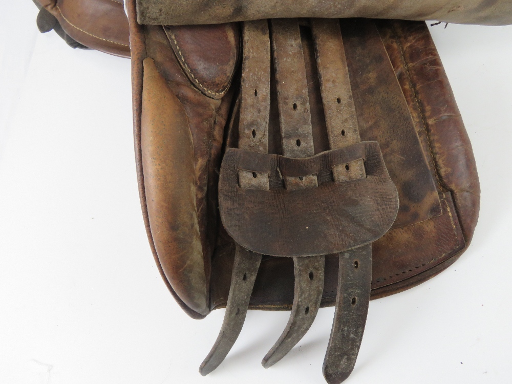 A handmade leather Horse Riding saddle made by Calcutt & Sons, approx size 17 3/4. - Image 5 of 6