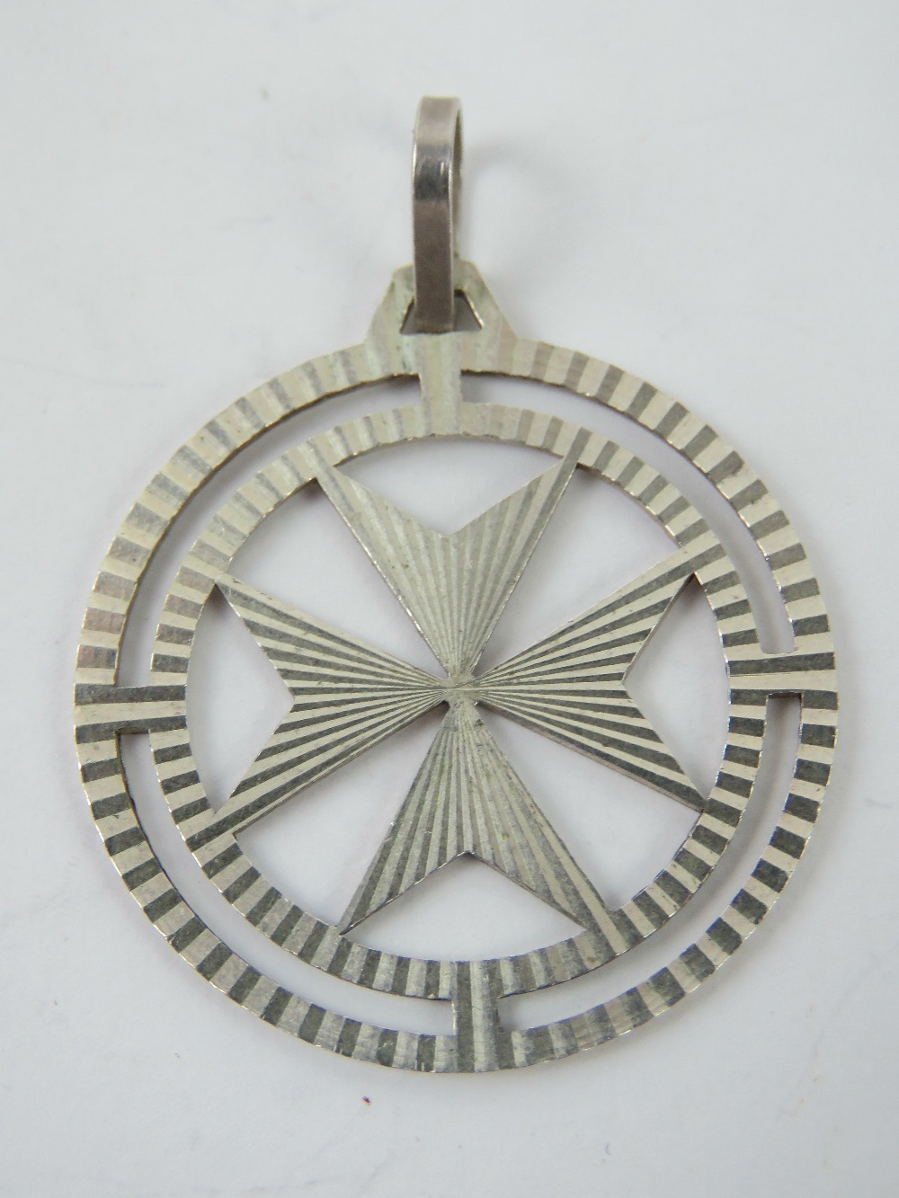 A large silver Maltese Cross pendant, having Malta 917 hallmark upon, 3.2cm dia.