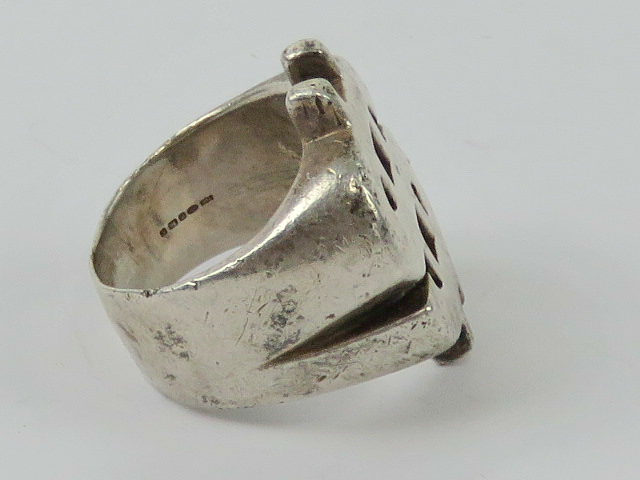 A heavy HM silver Dollar symbol ($) ring, size P, hallmarked for Sheffield, 22.4g - Image 2 of 3