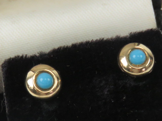 A pair of turquoise stud earrings, no apparent hallmarks, with butterfly backs. - Image 4 of 4