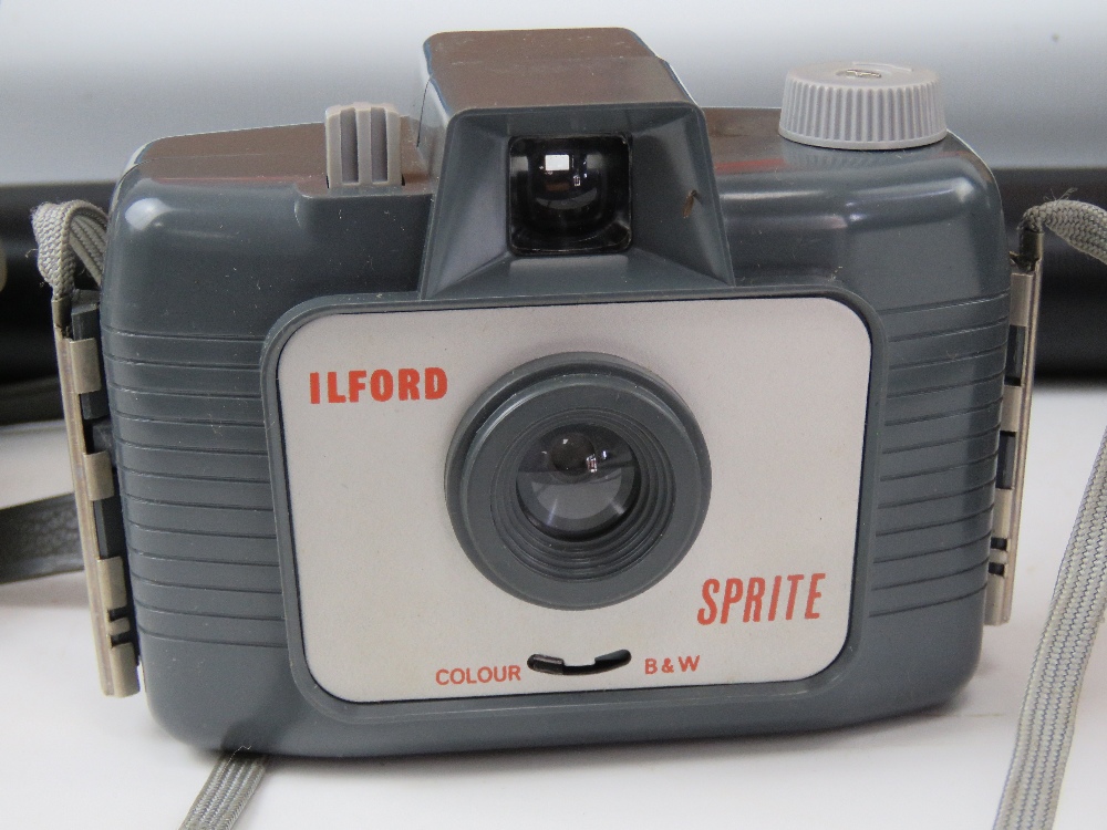 A quantity of assorted 1960s and 1970s camera and cine equipment including; Kodak Brownie 8 movie - Image 6 of 9