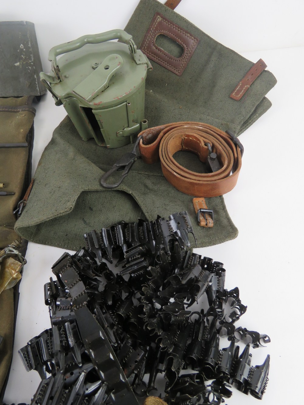 An MG53 accessory set including; gunners kit, leather sling, five 50rd belts, starter tab, - Image 2 of 6