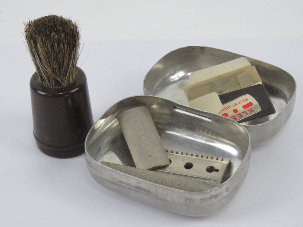 A WWII British Forces and RAF escape and evasion (E&E) razor wash set in tin,