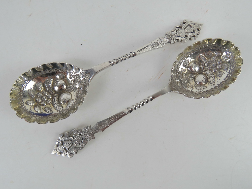A superb pair of berry spoons in original velvet and silk lined fitted presentation box, - Image 3 of 4