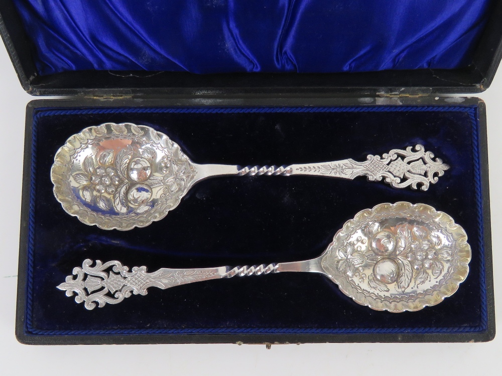 A superb pair of berry spoons in original velvet and silk lined fitted presentation box, - Image 2 of 4