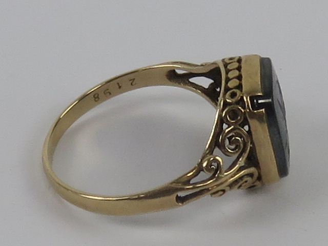 A 9ct gold hematite signet ring having carved centurion design upon, hallmarked 375, size T, 3.4g. - Image 2 of 3