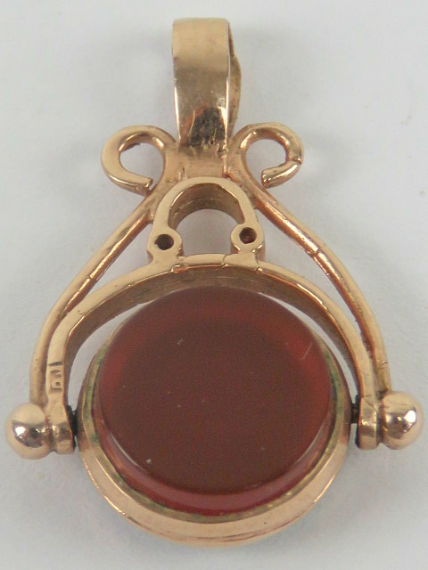 A delightful 9ct rose gold double sided spinning fob pendant set with carnelian and bloodstone,