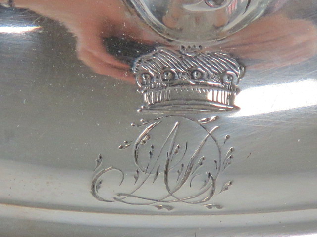 A large and impressive George III HM silver trophy cup having twin acanthus leaf scroll work - Image 2 of 7