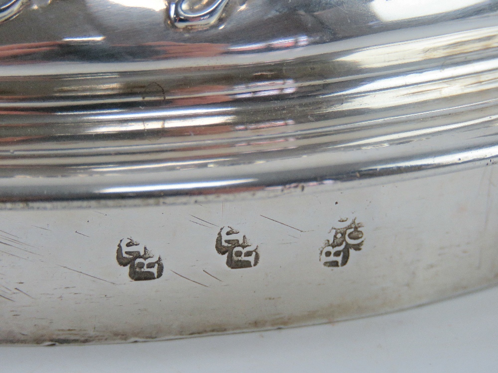 A large and impressive George III HM silver trophy cup having twin acanthus leaf scroll work - Image 5 of 7